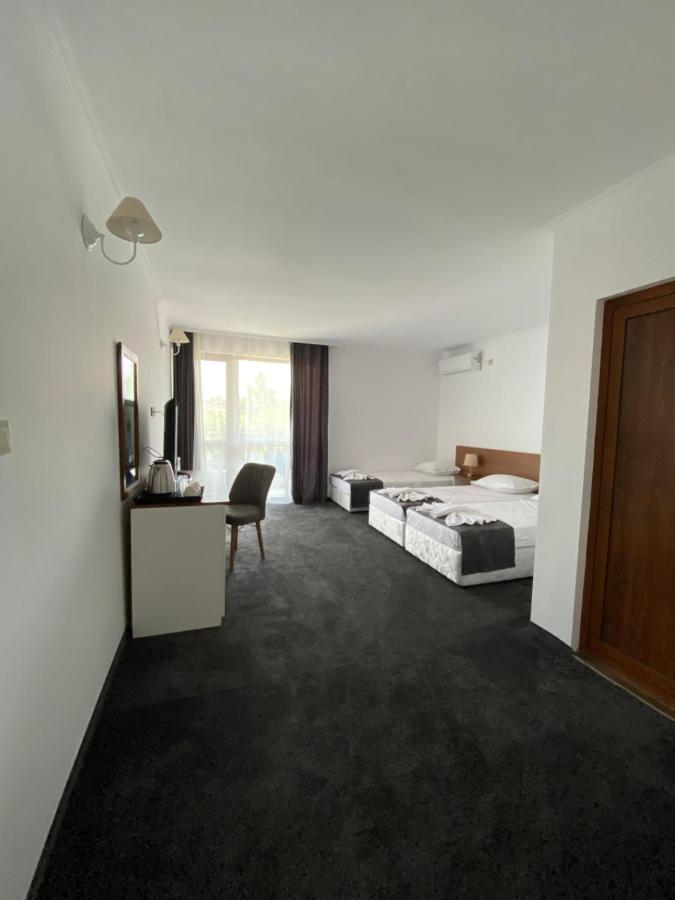 Villa Aqua Family Hotel Burgas Extérieur photo