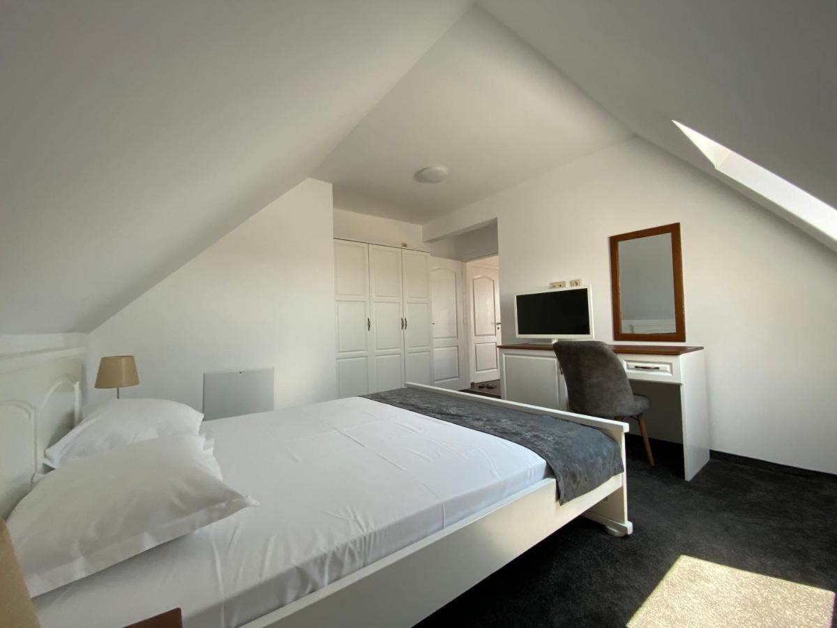 Villa Aqua Family Hotel Burgas Extérieur photo
