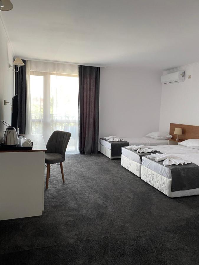 Villa Aqua Family Hotel Burgas Extérieur photo
