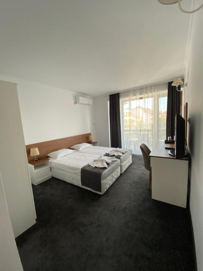 Villa Aqua Family Hotel Burgas Extérieur photo