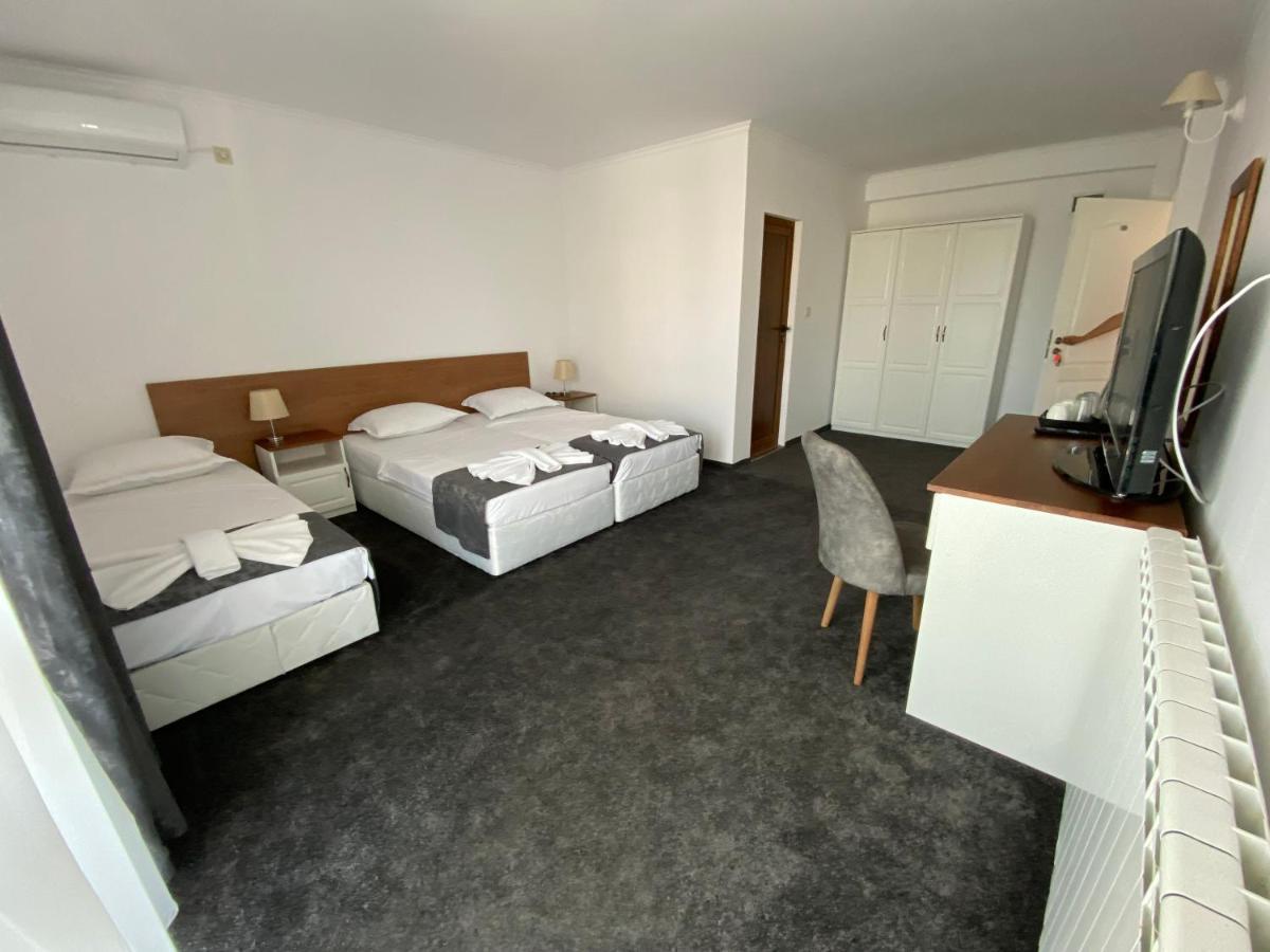 Villa Aqua Family Hotel Burgas Extérieur photo