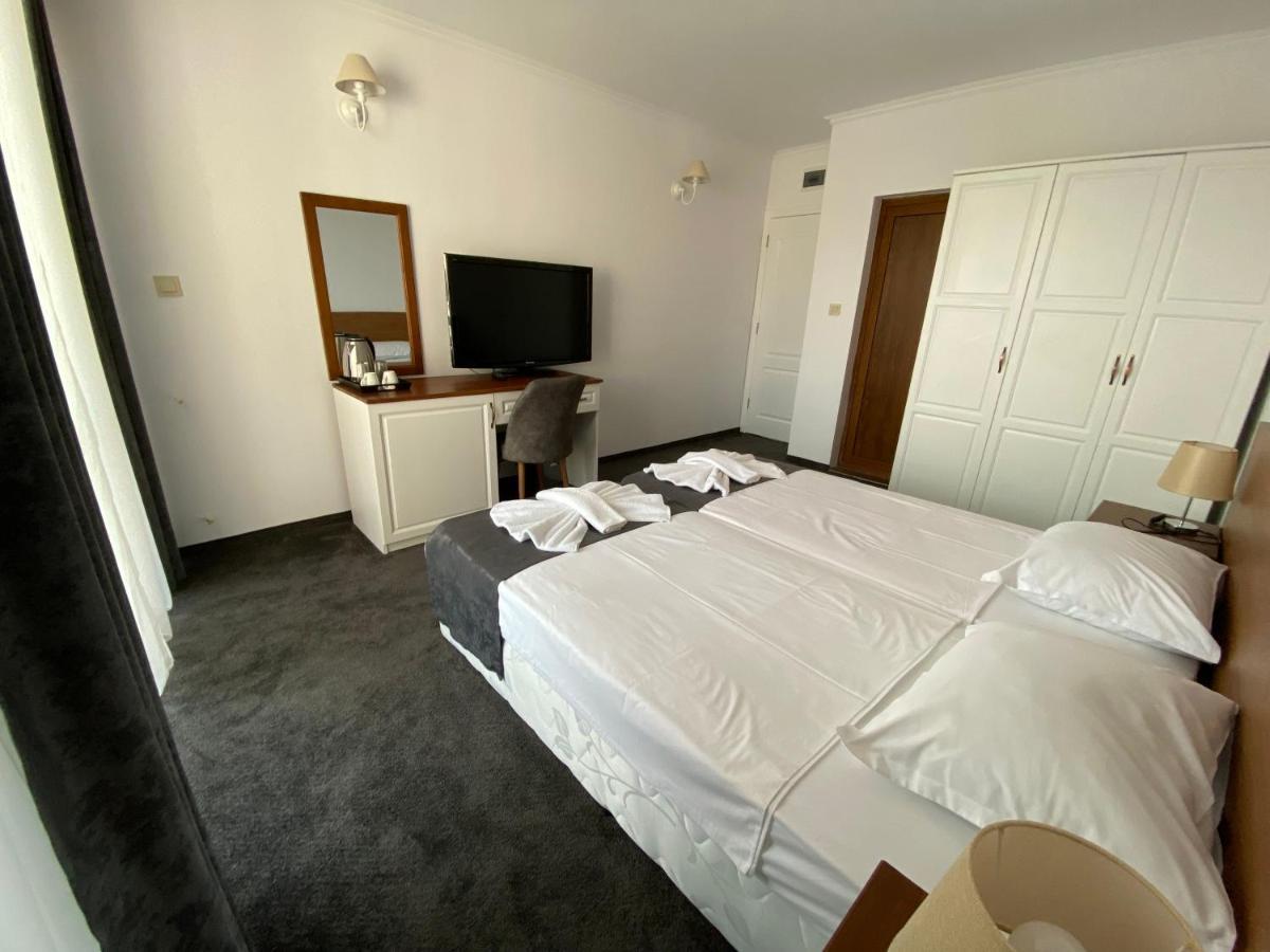 Villa Aqua Family Hotel Burgas Extérieur photo